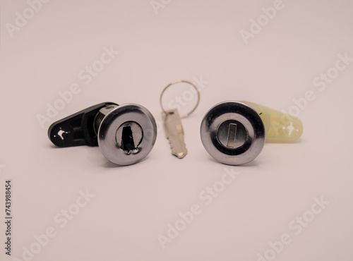 Obraz na płótnie New and used car door lock isolated w salonie