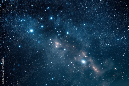 Cielo estrellado con cúmulos de estrellas