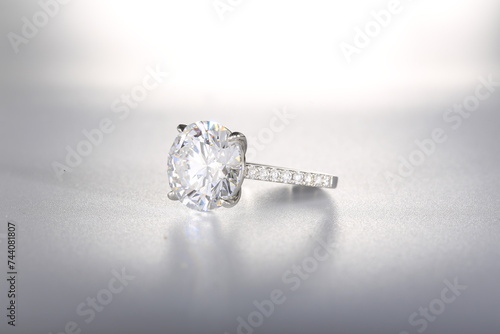 Round Diamond Engagement Ring