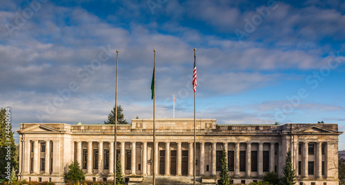 Foto Washington State Temple of Justice Supreme Court law library flags front south m