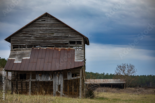 Old barn in country field © Buster Frith