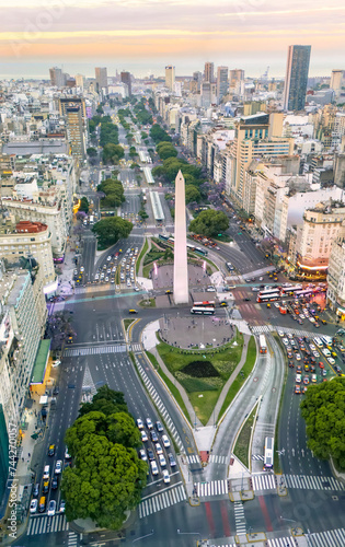 El obelisco visto por drone en la capital Buenos Aires, Argentina