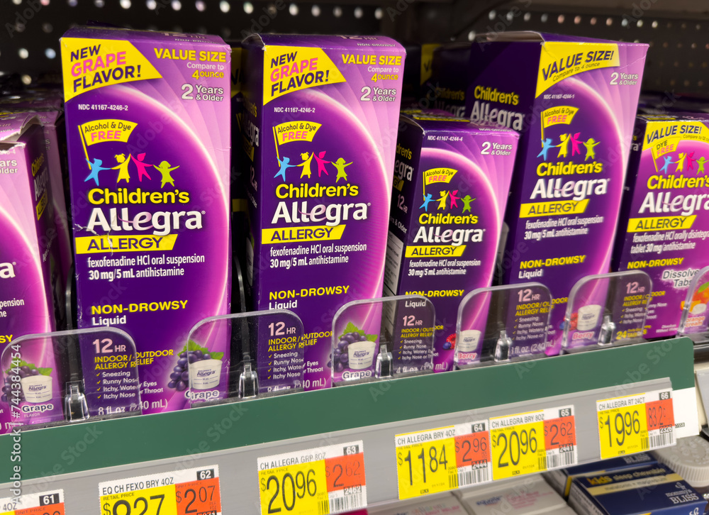 Foto de Children's Allegra allergy over the counter medicine on a shelf