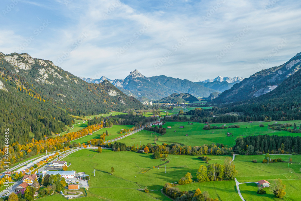 Ausblick ins Vilstal und zum Säuling-Massiv am Allgäuer Alpenrand bei Pfronten