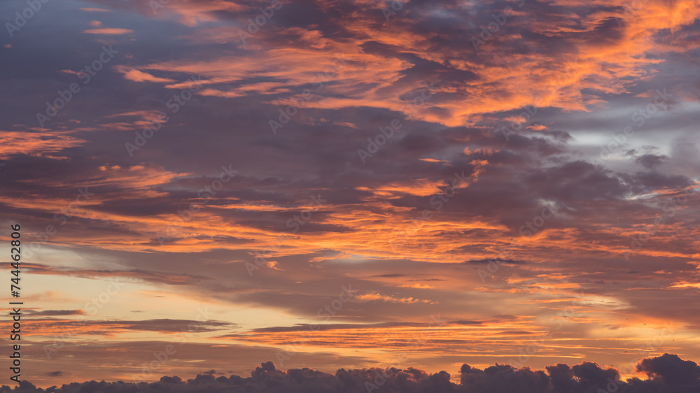 Fototapeta premium Dramatic sunset with vibrant clouds lit by a sun