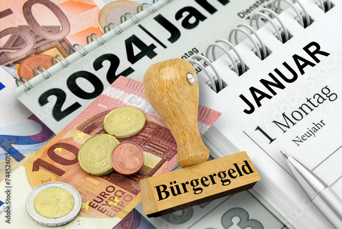 Deutscher Mindestlohn 12,41 Euro und Stempel Bürgergeld  Kalender Datum 1. Januar 2024 photo