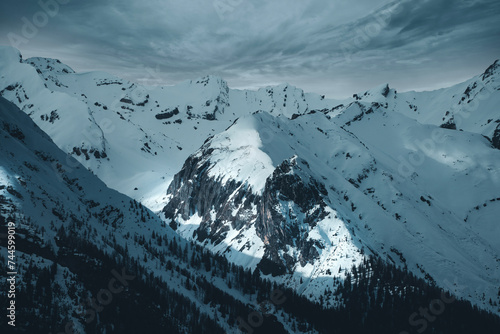 Winterliches Bergmassiv in Tirol, Winterstimmung