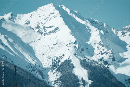 Winterliches Bergmassiv, Skigebiet Hochimst Tirol