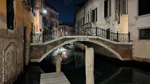 Venice night views with bridge © Savinus