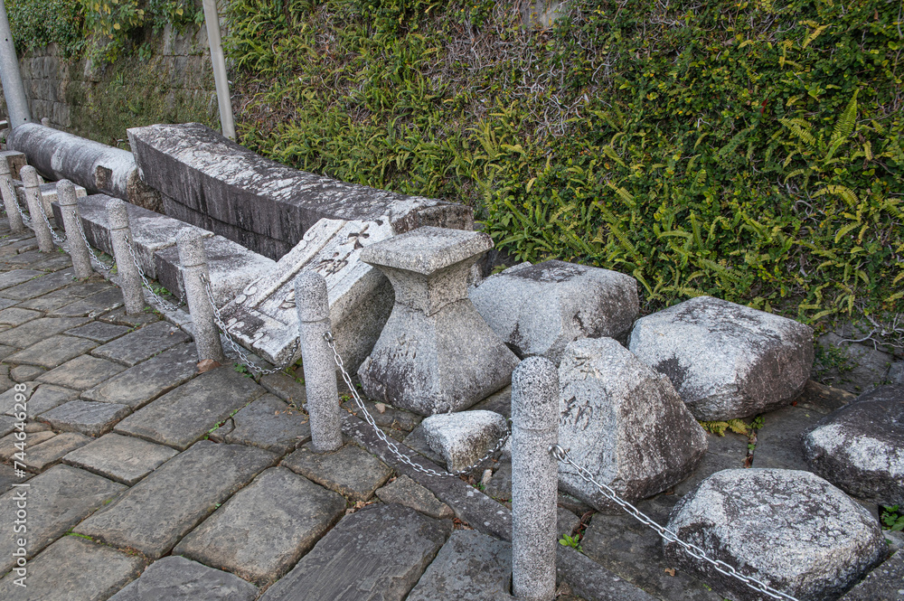 Obraz premium 原子爆弾により被爆した山王神社の二の鳥居