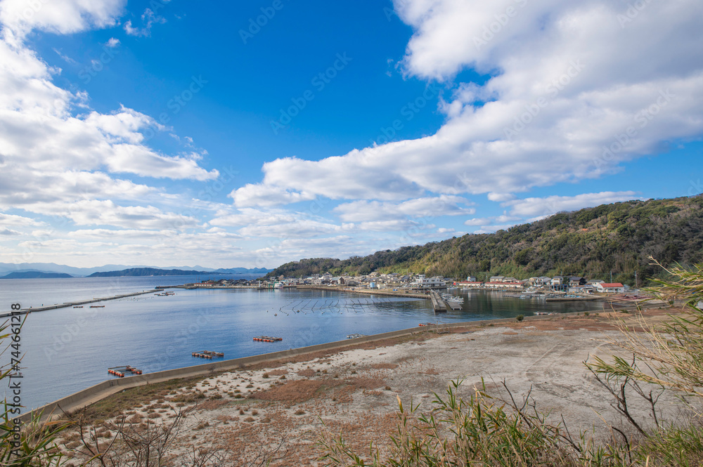 相島小学校付近から望む相島漁港 StockFoto Adobe Stock
