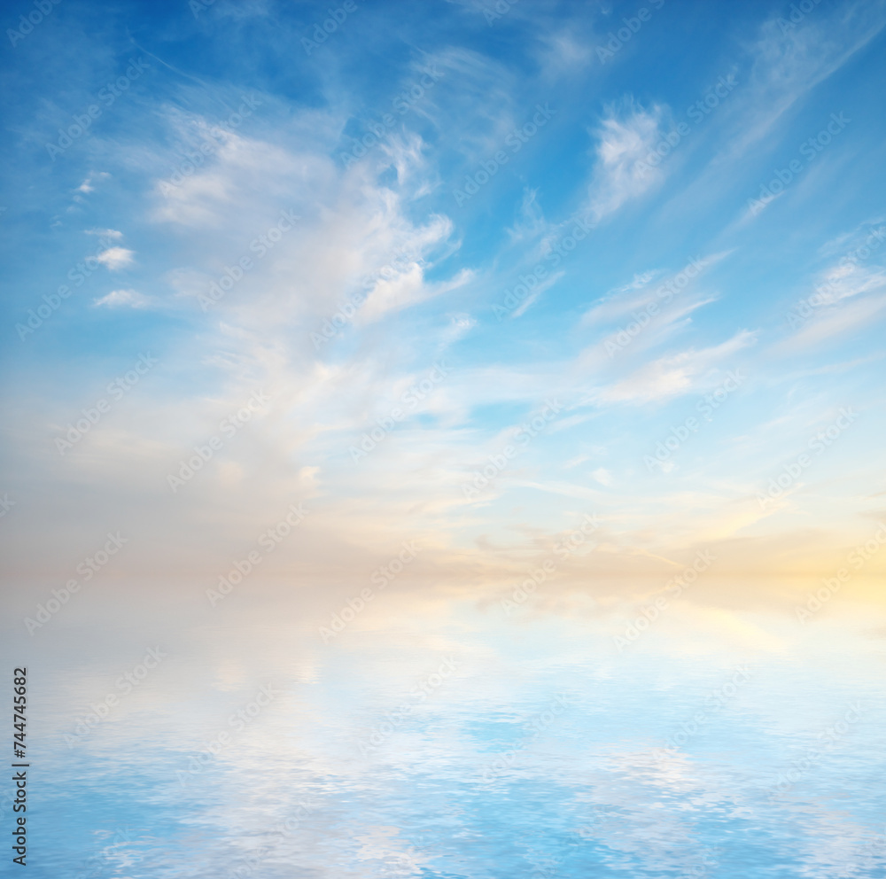 Obraz premium Sky background on sunset.
