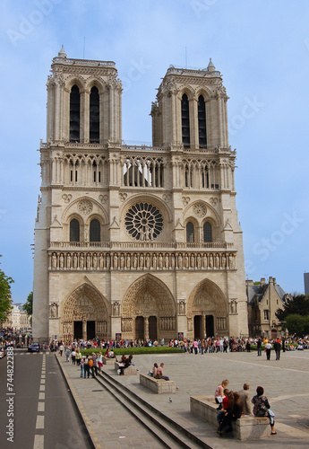 Église, lieux publique, Paris France, jour, Vertical photo