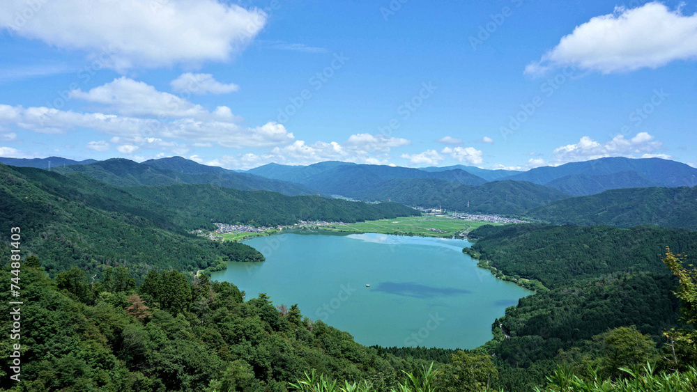 賤ヶ岳山頂からの余呉湖の風景