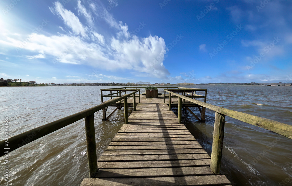 Naklejka premium Wooden pier on the lake in Fermentelos, Águeda - Portugal