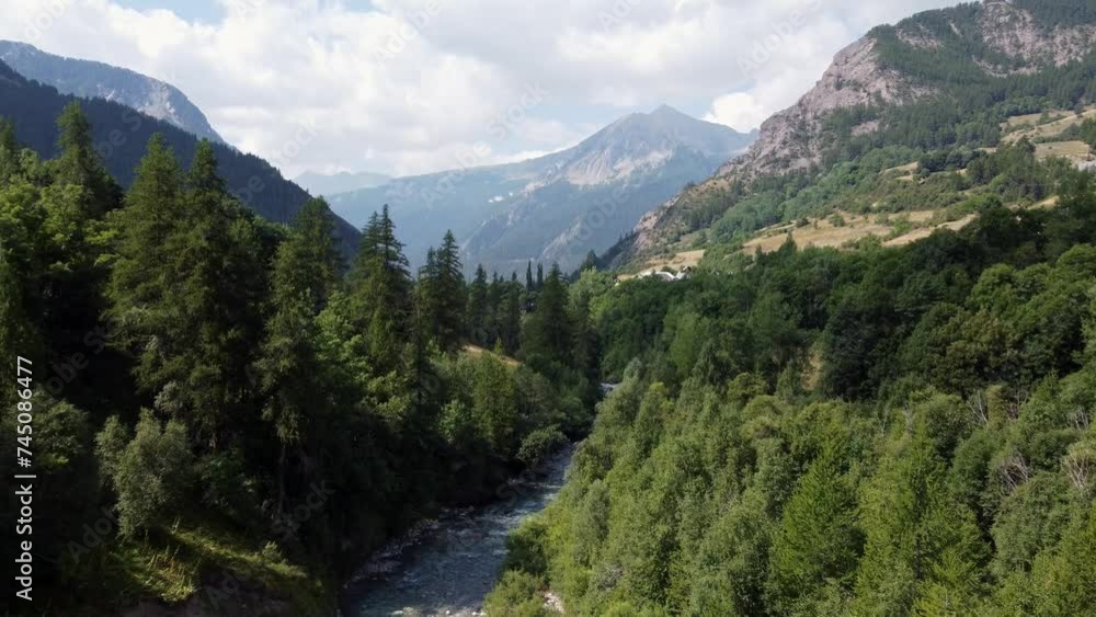 Vallée de l'Ubaye magnifique rivière Vallée de l'Ubaye magnifique rivière