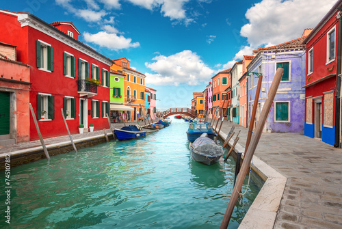 Fototapeta Naklejka Na Ścianę i Meble -  Colorful houses in Burano, Venice, Italy