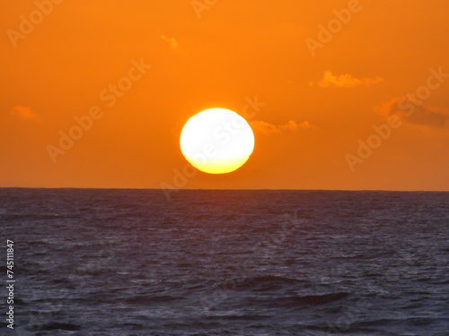 Fototapeta Naklejka Na Ścianę i Meble -  Coucher de soleil sur la mer