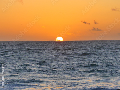 Fototapeta Naklejka Na Ścianę i Meble -  Coucher de soleil sur la mer