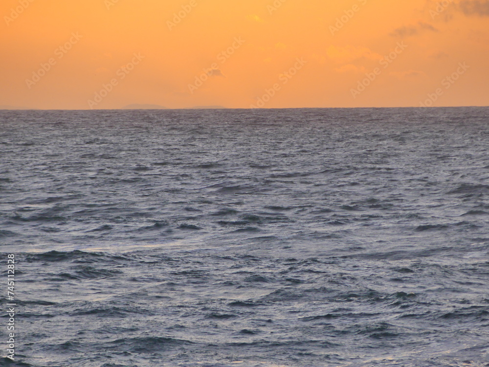 Coucher de soleil sur la mer à Biarritz