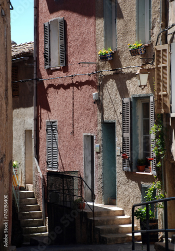 Provencal houses in Carces photo