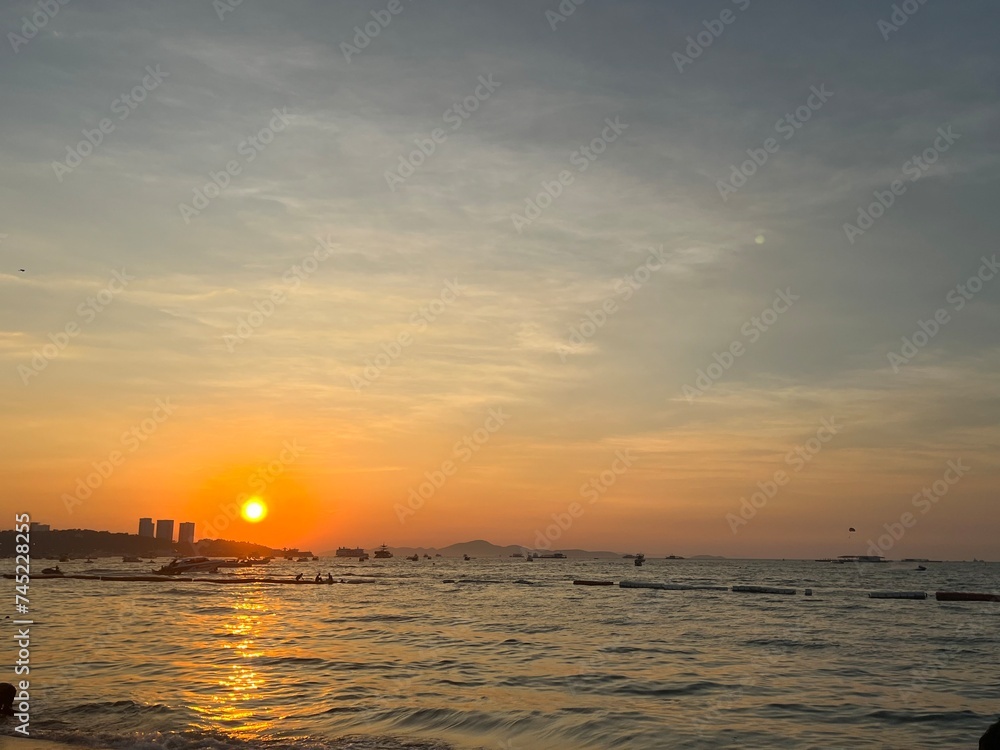 Naklejka premium sunset over the sea