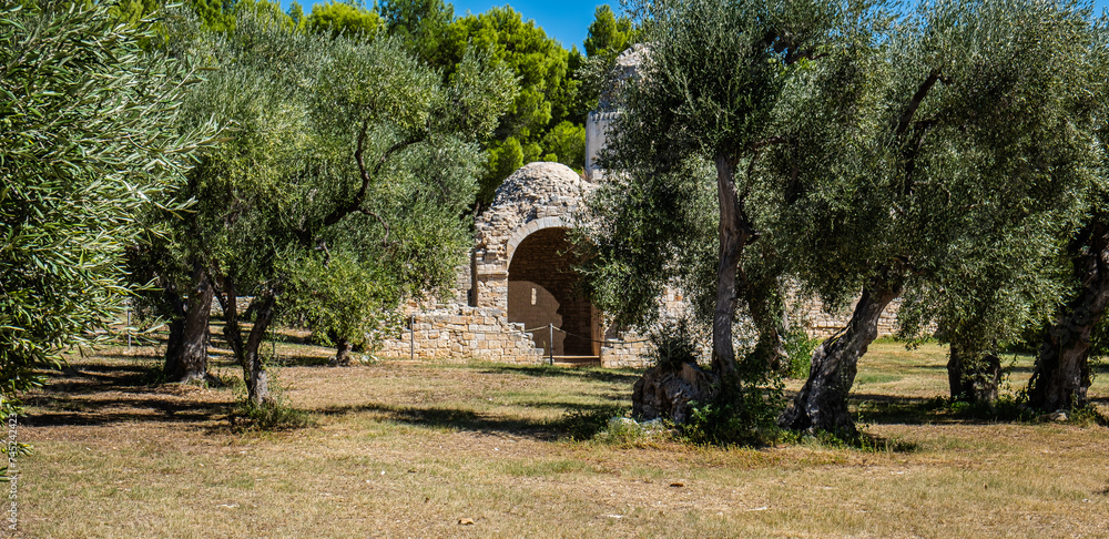 Φωτογραφία Church of San Felice in the archaeological area of Balsignano, town of Modugno,