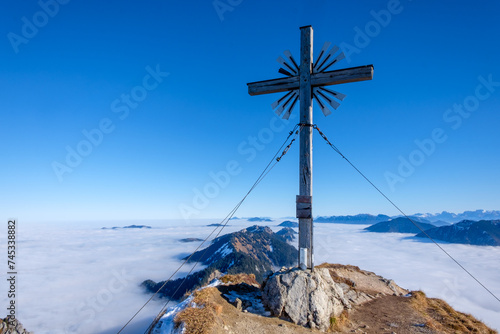 Am Gipfelkreuz der Klammspitze photo