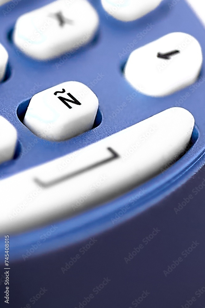 Image of an ñ key on a thermal labeling machine, with selective focus highlighting the key in the center. Image of an ñ key on a thermal labeling machine, with selective focus highlighting the key in the center.