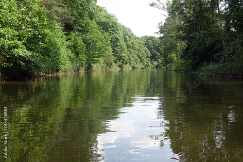 Hüttenkanal auf der Rheinsberger Seenplatte