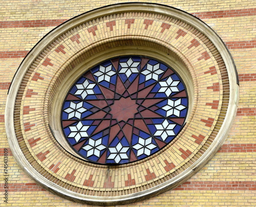 Fensterrose an der Fassade der Gro  en Synagoge