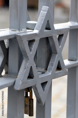 Davidstern am Zaun der Großen Synagoge