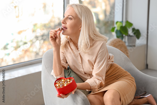 Mature woman eating heart-s...