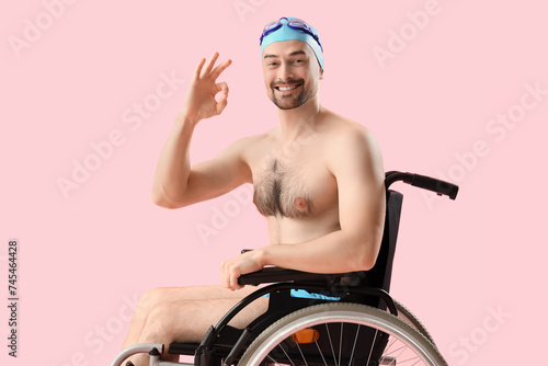 Male swimmer in wheelchair ...