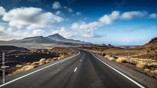 Zdjęcie związane z nieodkrytymi podróżami i przygodami drogowymi Przejazd przez malowniczy krajobraz do miejsca docelowego w parku przyrody Lanzarote