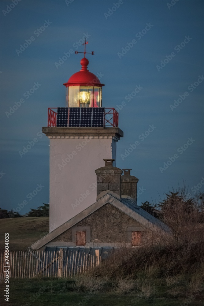 Phare de la Pointe d'Agon à la tombée de la nuit Phare de la Pointe d'Agon à la tombée de la nuit