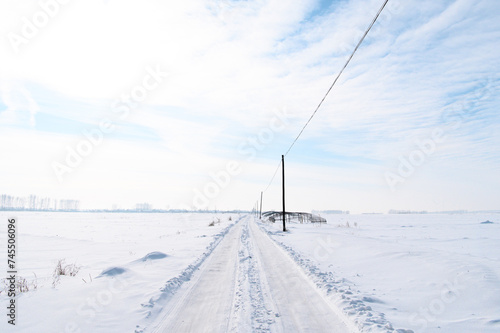 銀世界への雪道 © 秋実 鶴谷