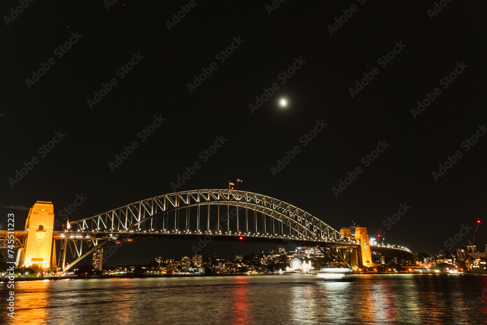 シドニーの月夜の橋