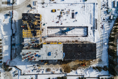 Photography the construction site of an apartment building in the winter from a height