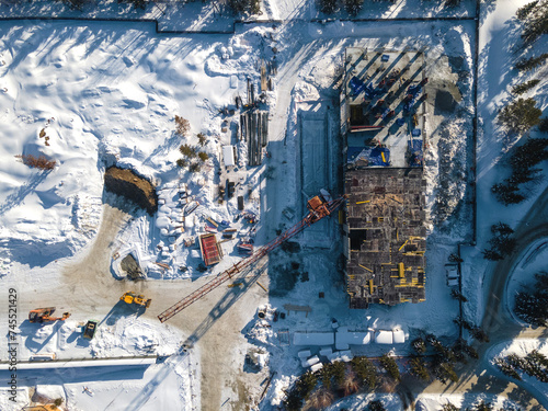 Photography the construction site of an apartment building in the winter from a height