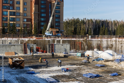 Photography the construction site of an apartment building in the winter from a height
