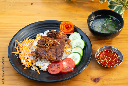 Foto Vietnamese traditional pork broken rice, com tam suon