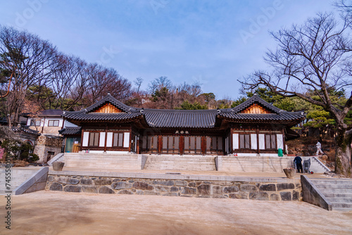 길상사-도심속의 사찰, 한 여인의 기부로 만들어진  사찰 내의 극락전, 성북구, 서울