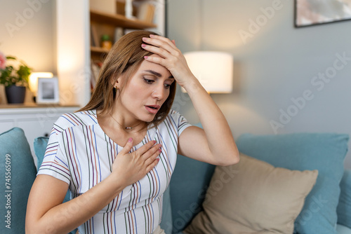 фотографія Breathing, respiratory problem, asthma attack, pressure, chest pain, sun stroke, dizziness concept