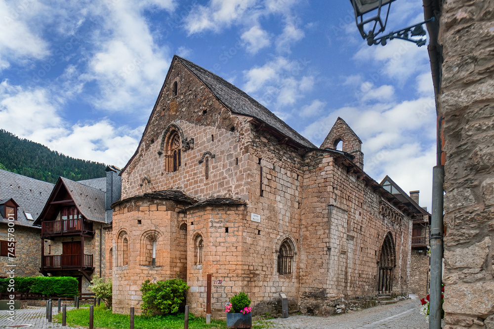 Betren is a town in the municipality of Viella and Medio Arán, located in the third of Castièro in the Valle de Arán region in the province of Lérida, Catalonia, Spain.