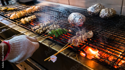 Fotografie Assorted delicious grilled meat and vegetables sprinkled with spicy mala powder