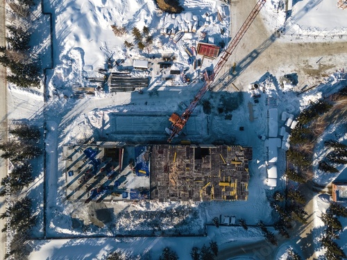 Photography the construction site of an apartment building in the winter from a height