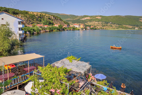 Le village de Lin, lac d'Ohrid, à la frontière avec la macédoine, Albanie