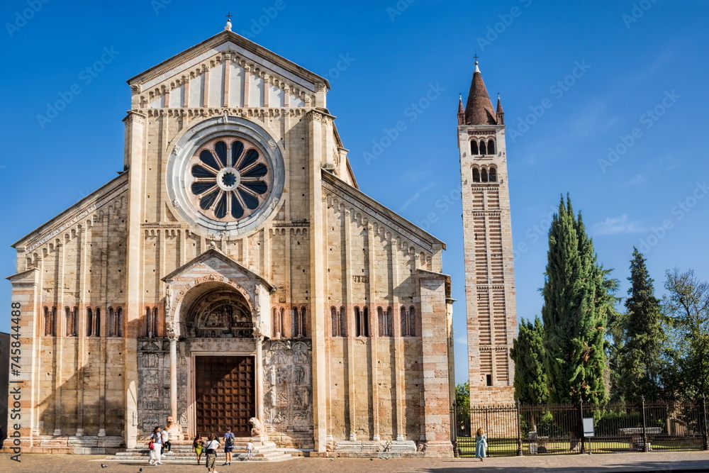 verona, italien - basilika san zeno maggioe mit campanile