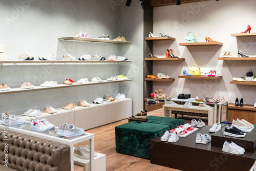 Fotografija A spacious, bright store for men's and women's shoes.